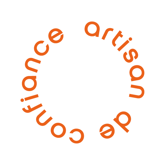 Texte en cercle en format label avec la mention "artisan de confiance" - serrurier à Montpellier et Nîmes - B2B Protection